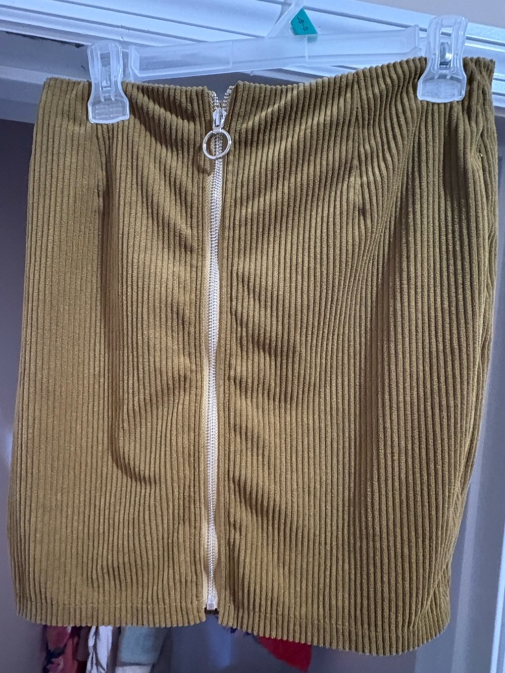 Front-Zip Ribbed Mini Skirt in Olive